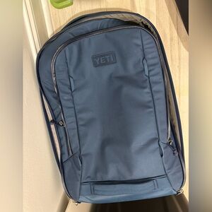 YETI CROSSROADS ORIGINAL Blue and Gray Rolling Suitcase